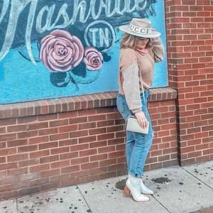 Meet your Posher, Julia